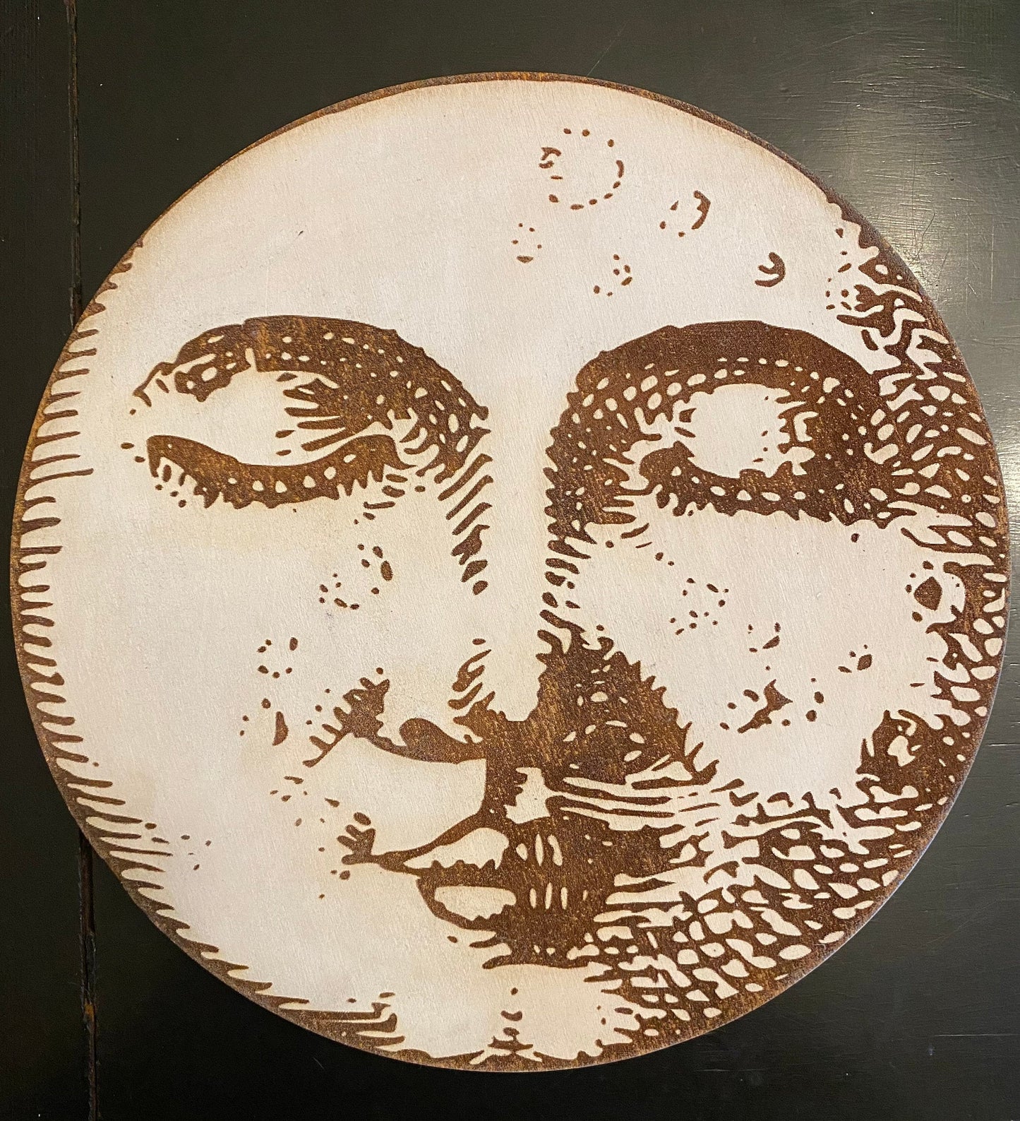 Moon face wall hanging (beige).